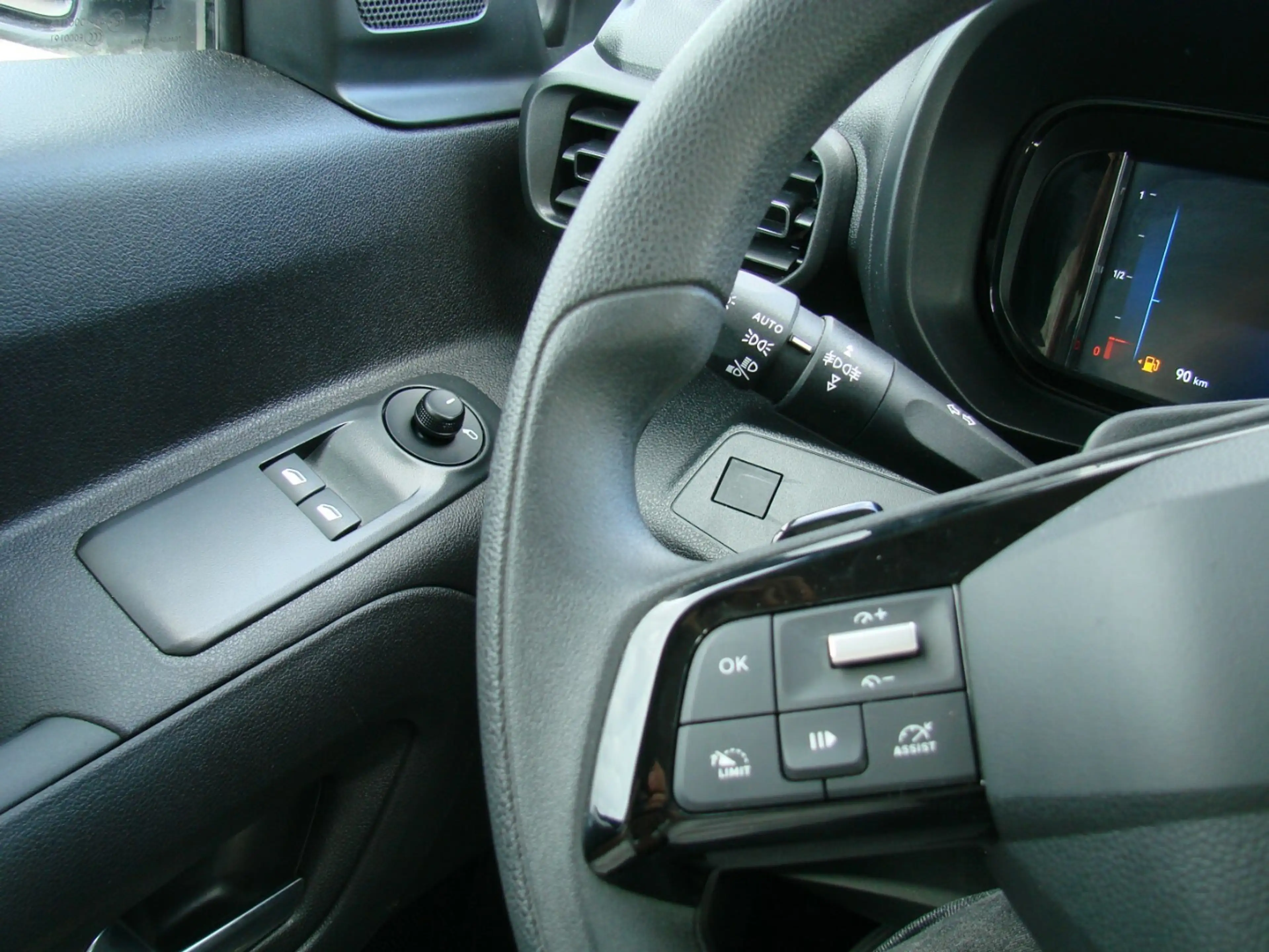 Opel Combo Life E 1.5L Edition XL N1 LED AHK Kamera 180° — photo 9