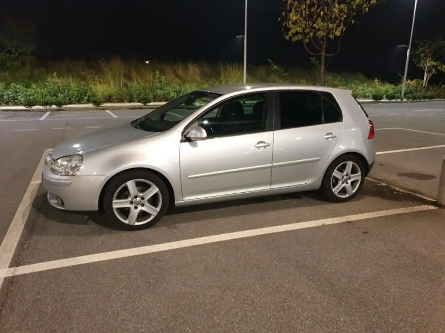 Volkswagen Golf Golf 5p 1.9 tdi Sportline Grigio - 1
