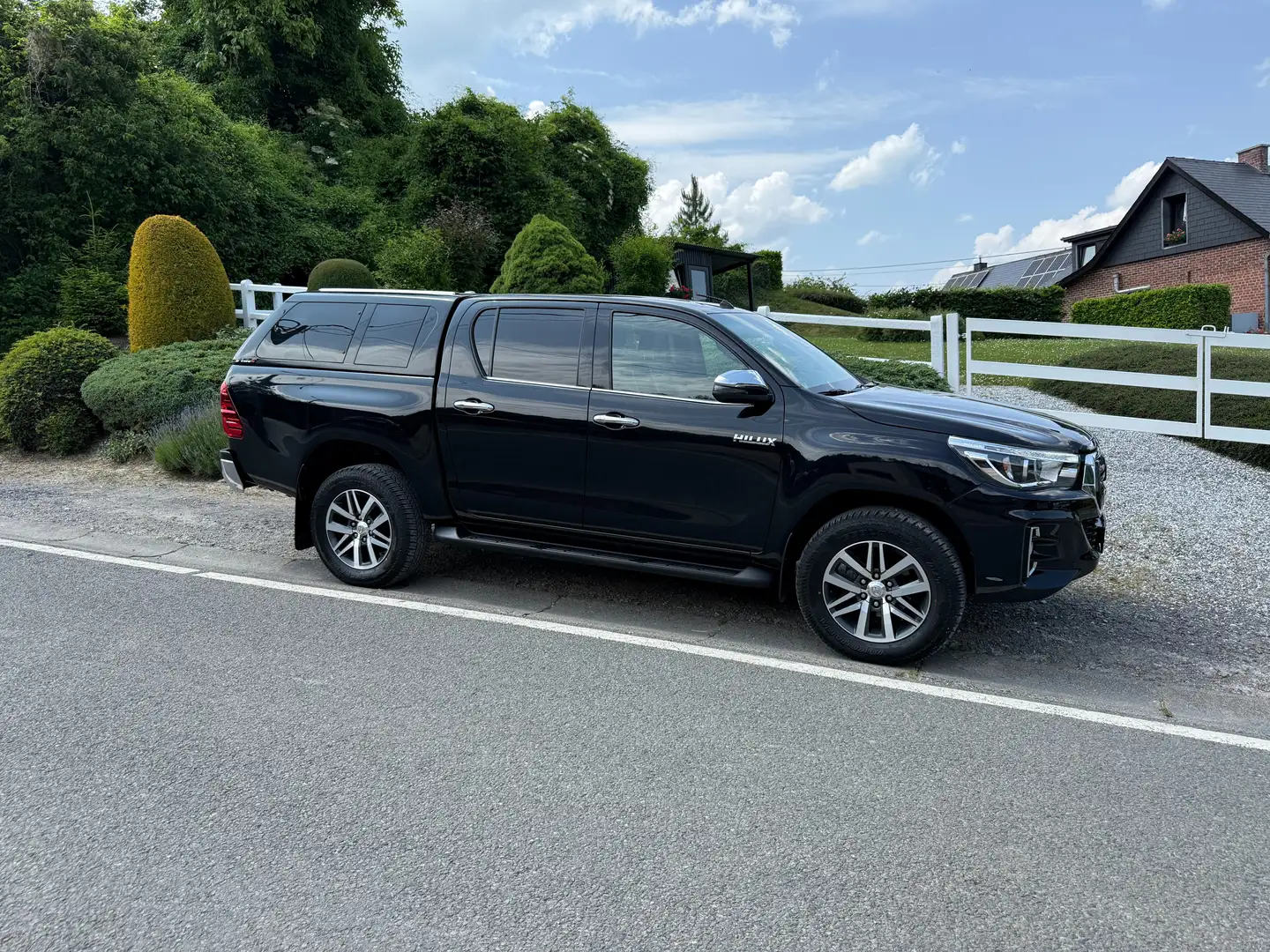Toyota Hilux 2.4 D-4D 4WD Limited Full options 35000€ HTVA Noir - 2