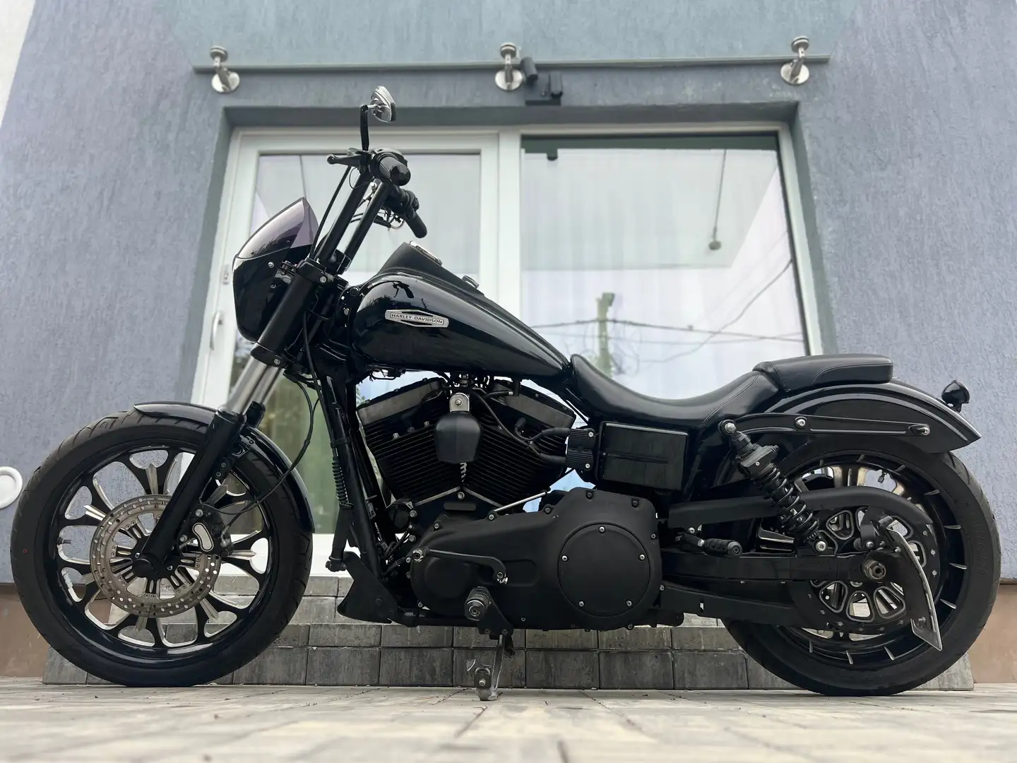 Harley-Davidson Dyna Street Bob Negru - 1
