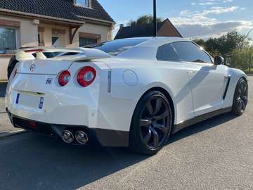 GT-R 3.8 V6 485 Black Edition
