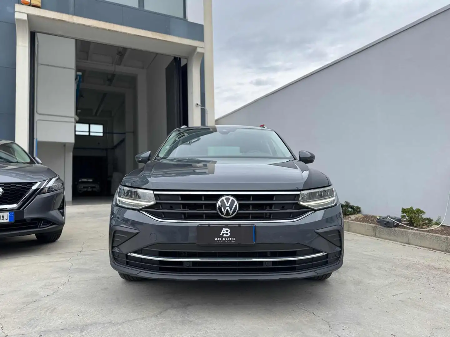 Volkswagen Tiguan 2.0 TDI 150 CV SCR DSG Life Grijs - 2