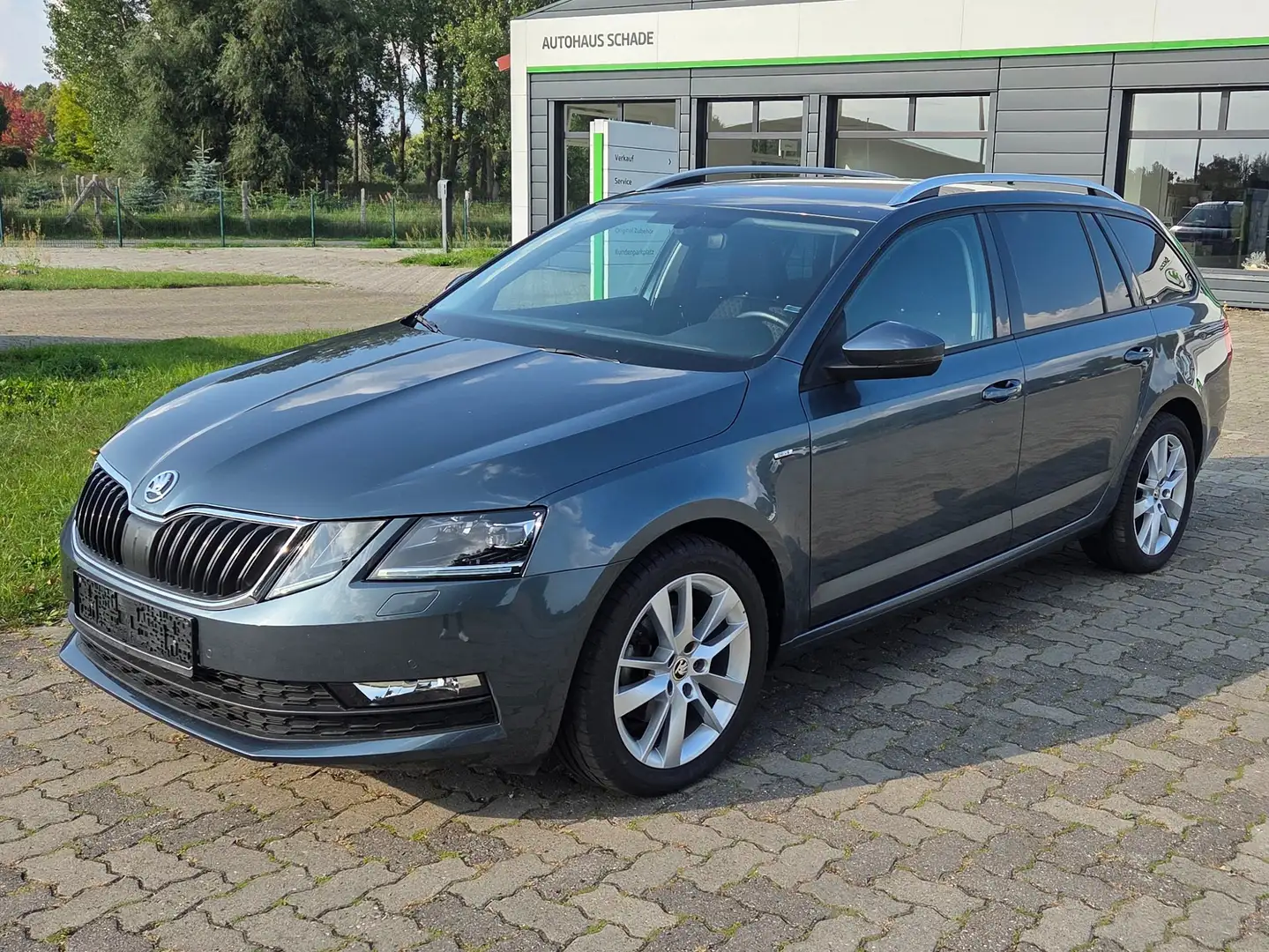 Skoda Octavia Combi 2.0 TDI DSG Drive Gris - 1