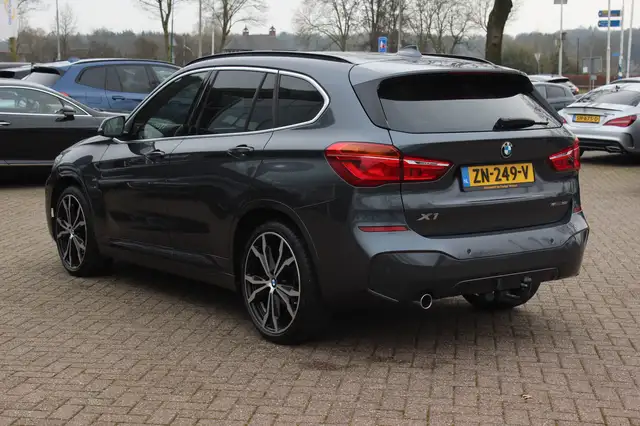 BMW X1 view 3