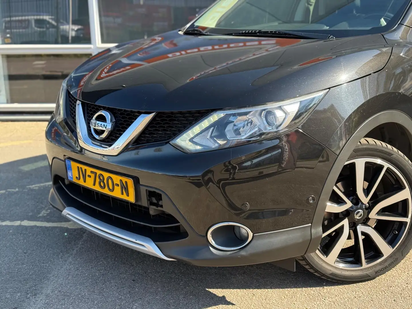 Nissan Qashqai 1.6 Tekna NAP | Pano | Airco | Leer I 360 C Zwart - 2