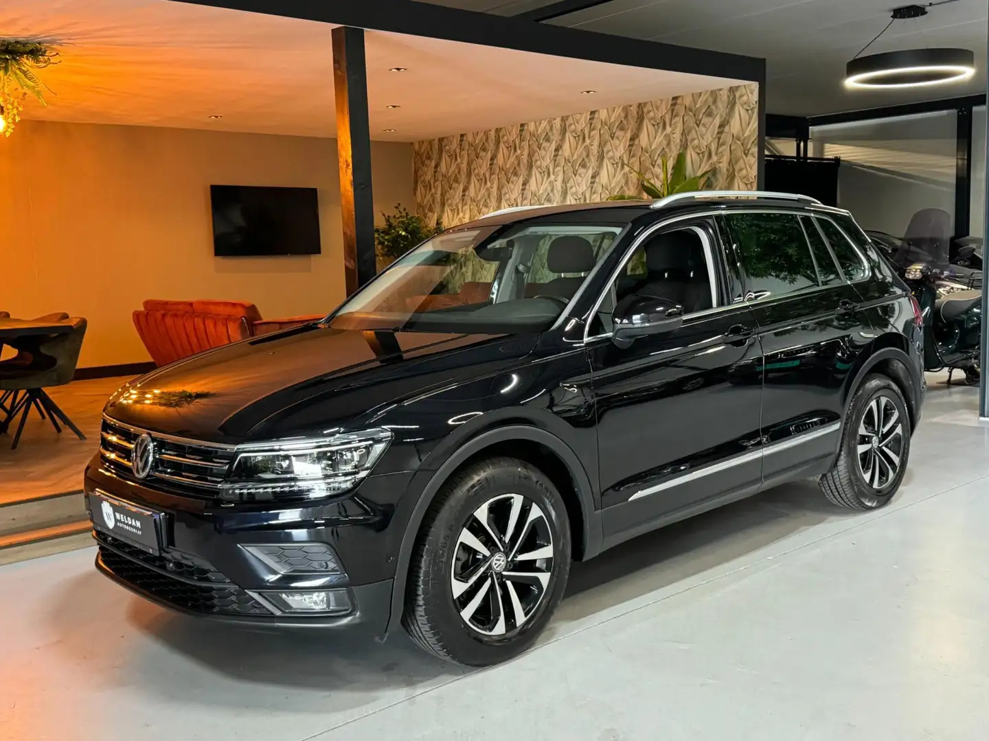 Volkswagen Tiguan 1.5 TSI ACT IQ-Drive Garantie Trekhaak Xenon Carpl Noir - 2