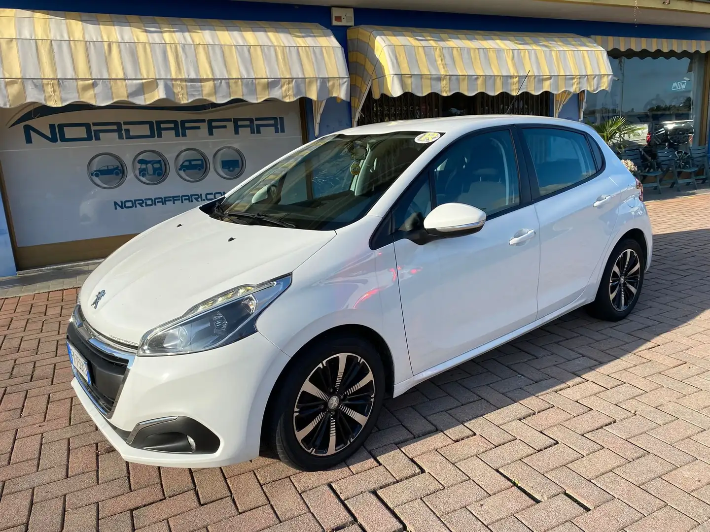 Peugeot 208 BlueHDi 75 5 porte Mix Bianco - 1