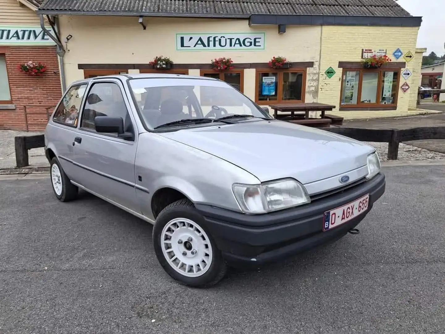 Ford Fiesta 1000cc boîte 4 siva - 1
