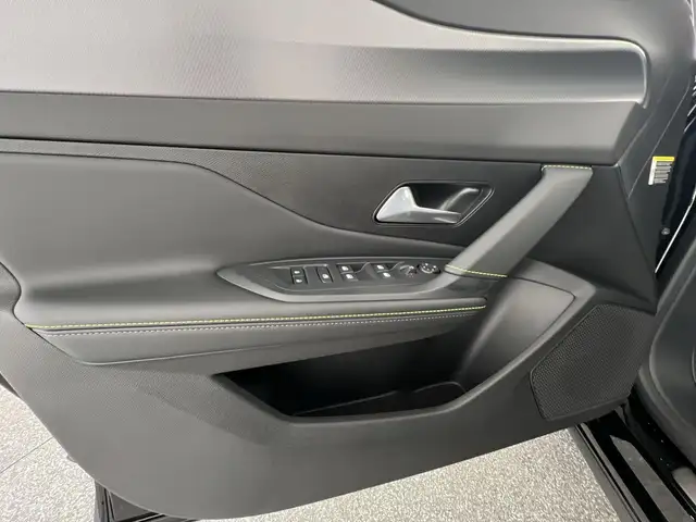 Peugeot 408 view 11