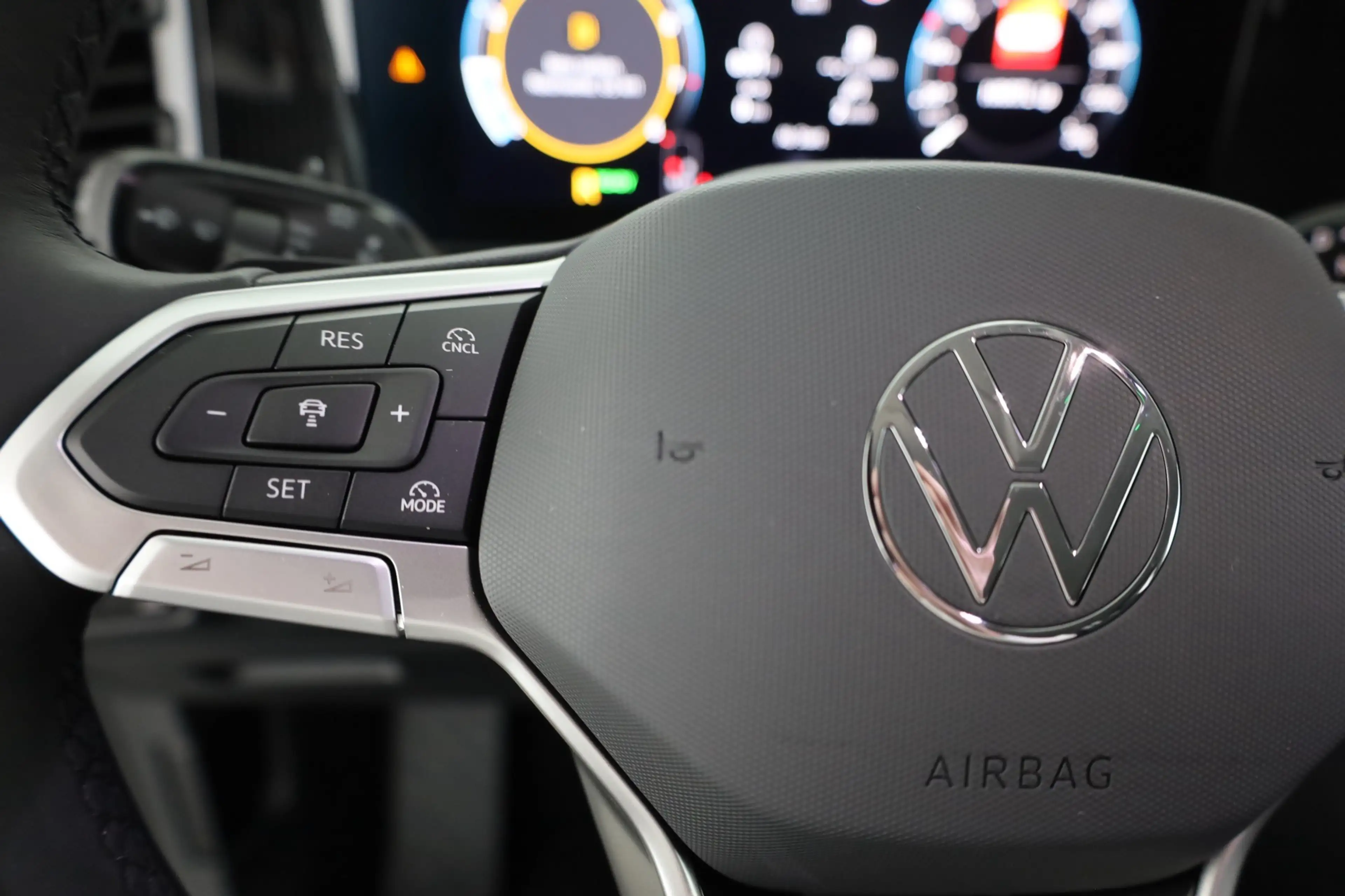 Volkswagen Tiguan 1.5 eTSI DSG LED ACC Kamera Sitzheizung — photo 15
