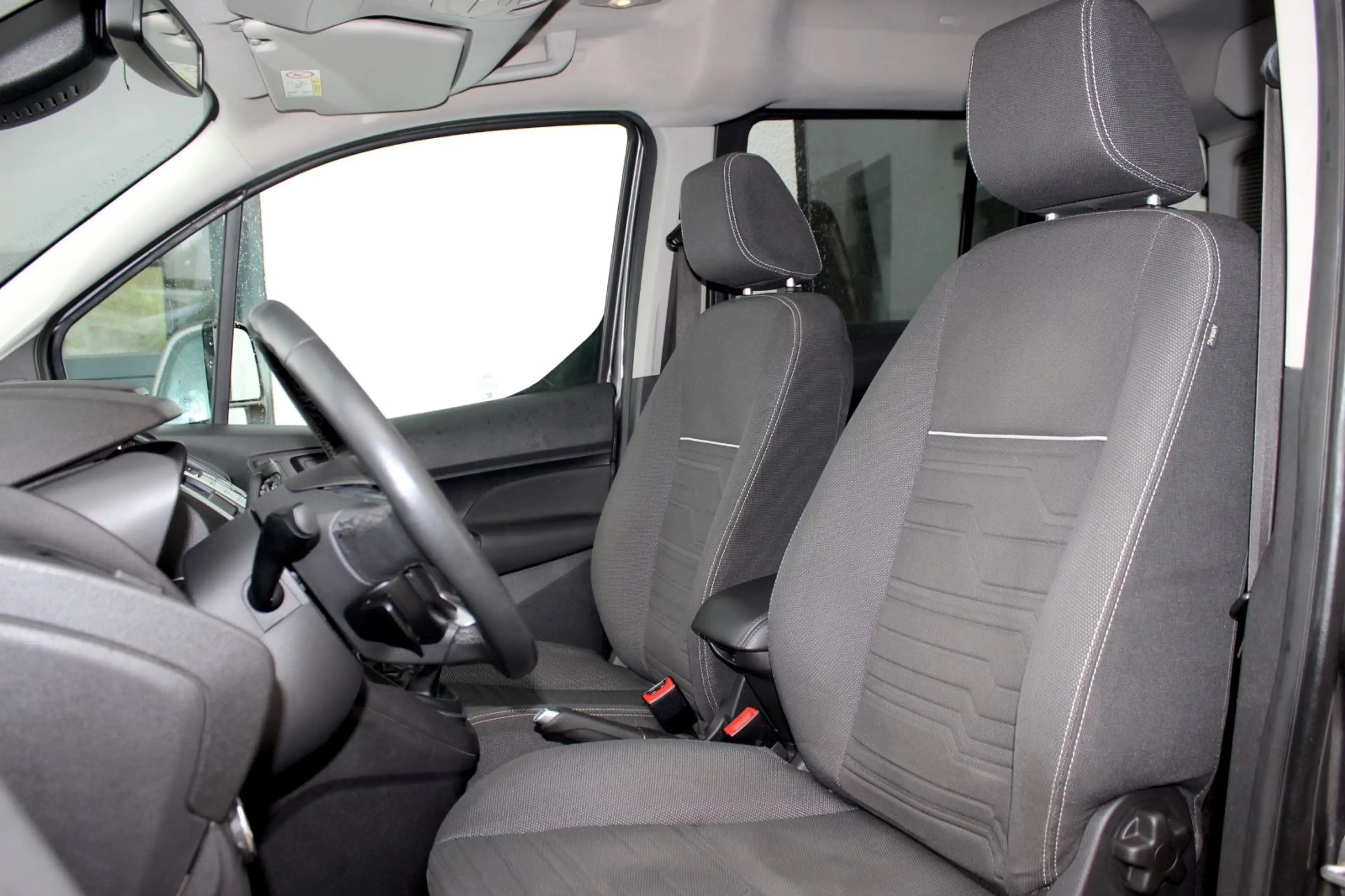 Ford Tourneo Connect 1.0 EcoBoost *TITANIUM 2xTÜREN* — photo 9