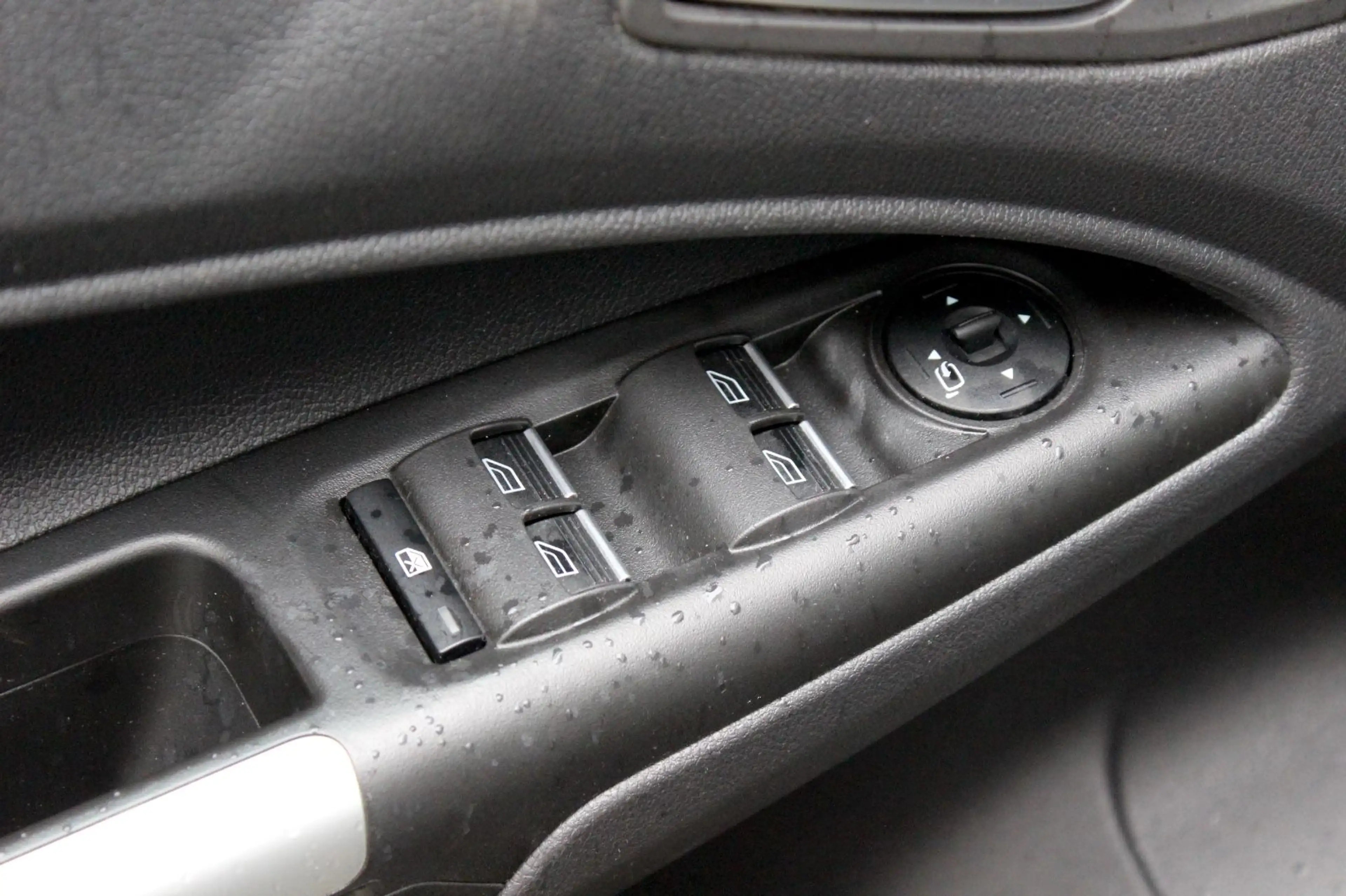 Ford Tourneo Connect 1.0 EcoBoost *TITANIUM 2xTÜREN* — photo 11