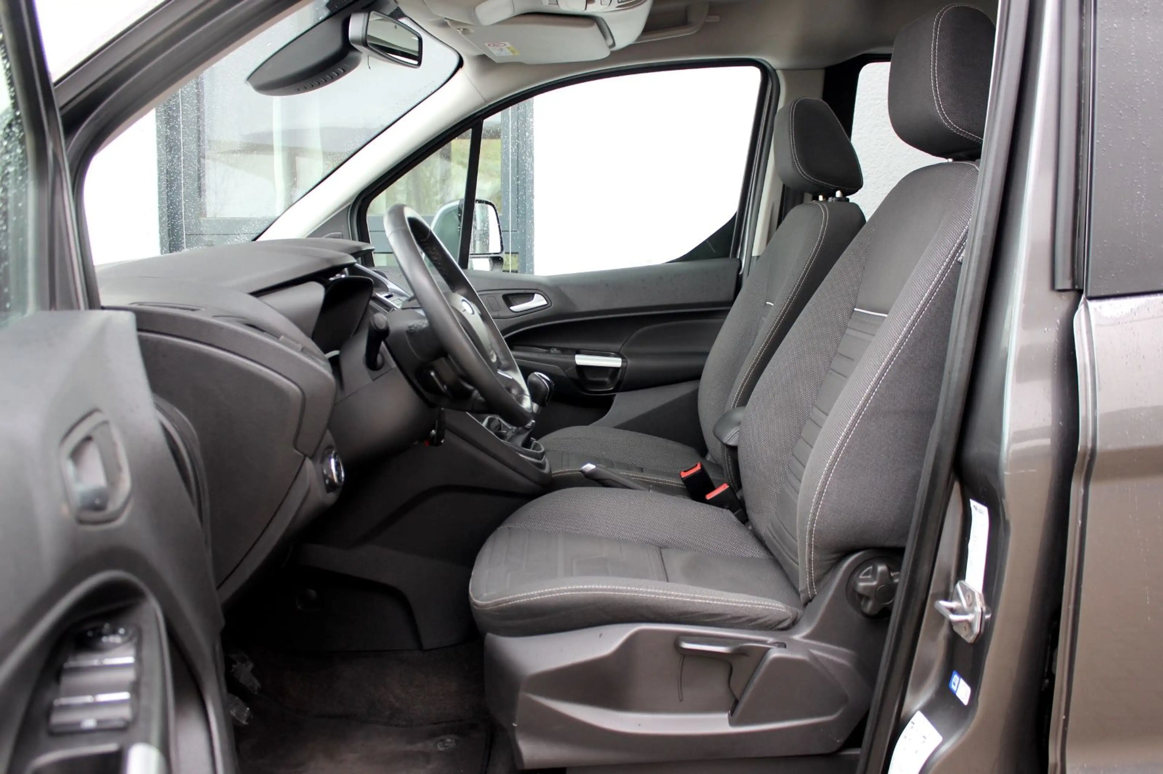 Ford Tourneo Connect 1.0 EcoBoost *TITANIUM 2xTÜREN* — photo 8