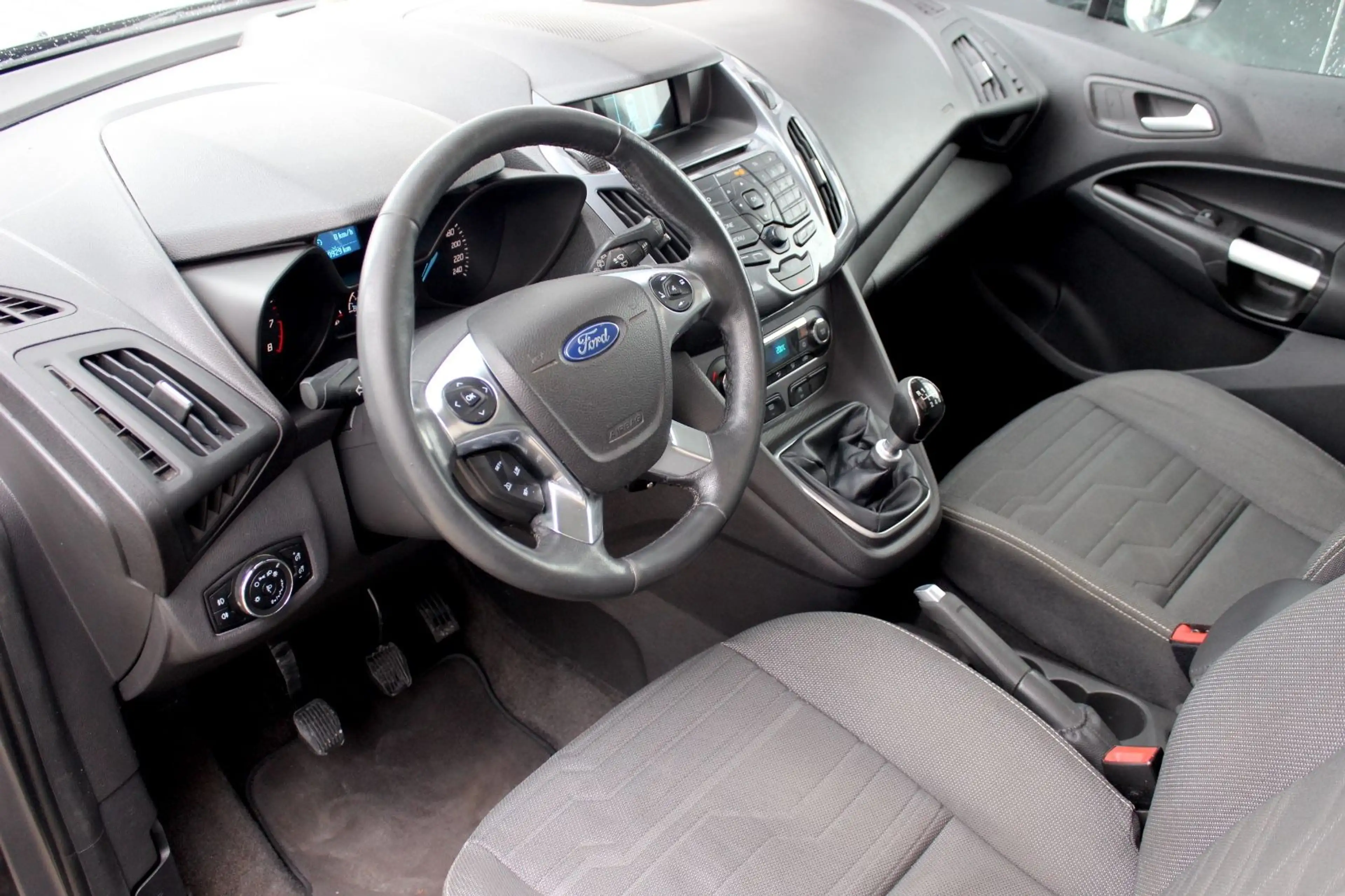 Ford Tourneo Connect 1.0 EcoBoost *TITANIUM 2xTÜREN* — photo 7