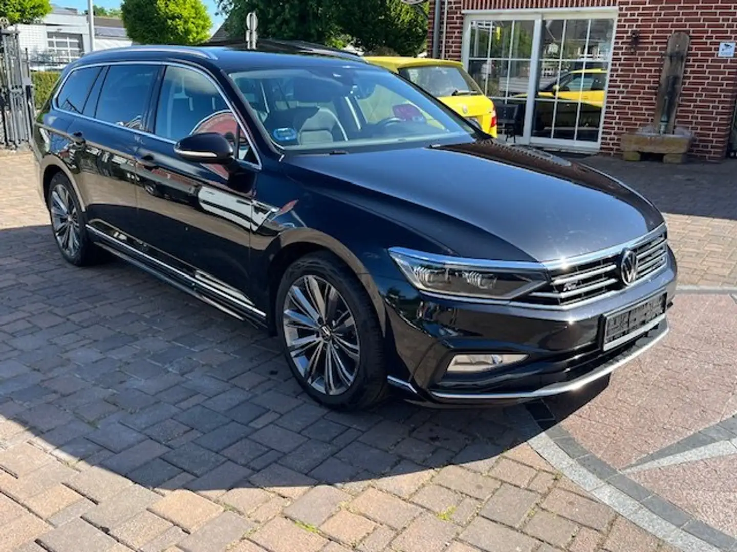 Volkswagen Passat Variant R-LINE Elegance 4Motion AHK Standheizung 1-Hand Nero - 2