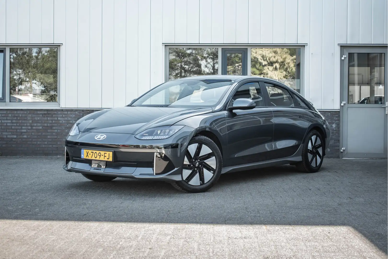 Hyundai IONIQ 6 Style 53 kWh Grijs - 1