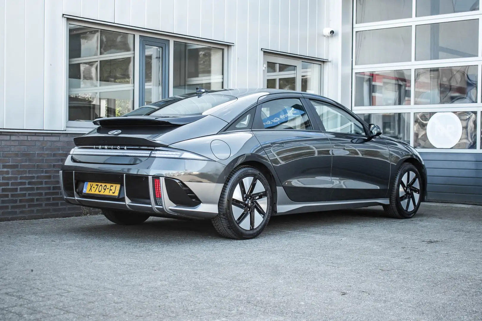 Hyundai IONIQ 6 Style 53 kWh Grijs - 2