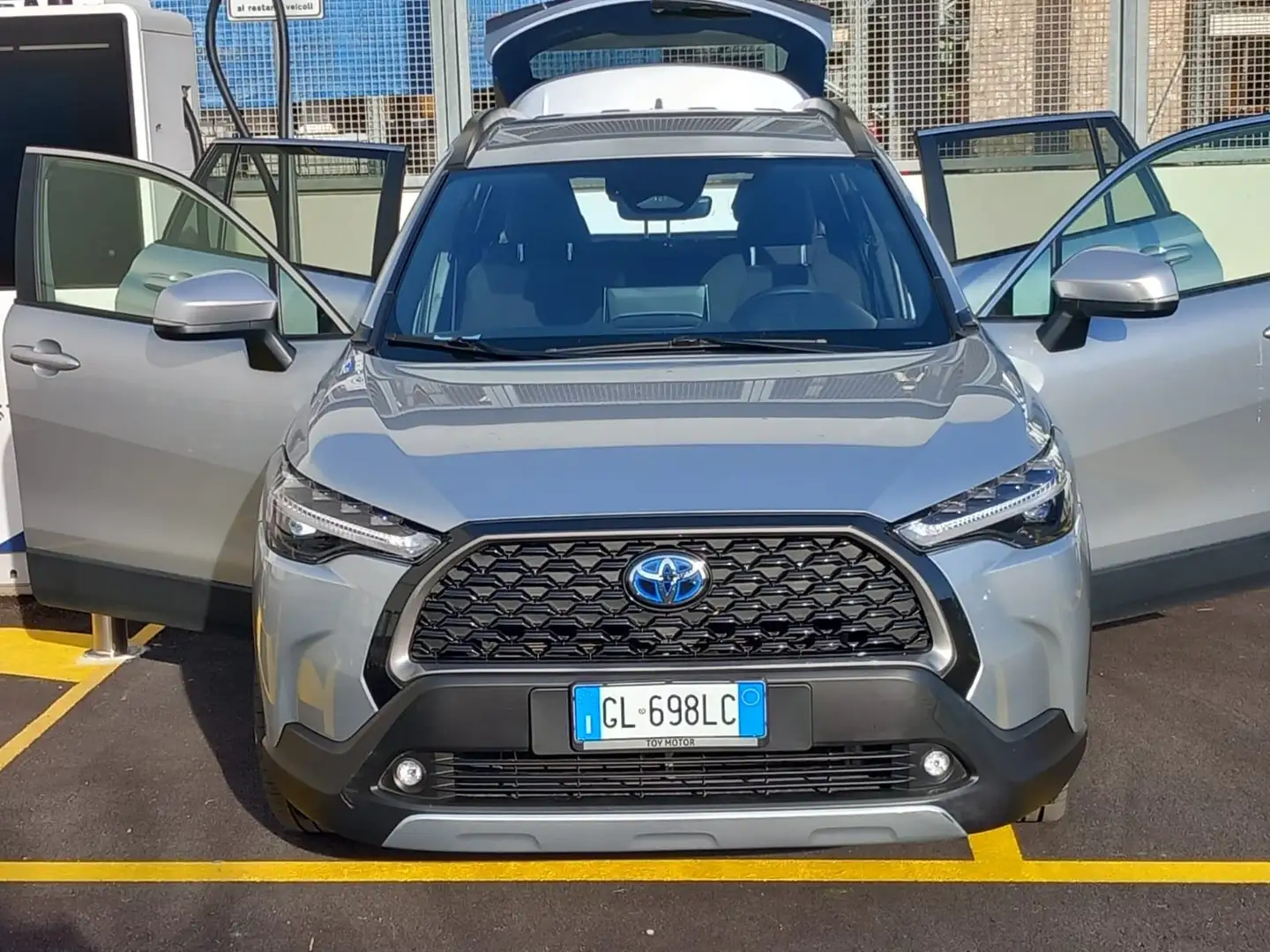 Toyota Corolla Corolla Cross 2.0h Lounge Light fwd 197cv e-cvt srebrna - 1