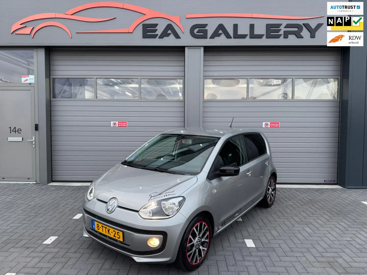 Volkswagen up! 1.0 groove up! BlueMotion R-Line NAP Grijs - 1