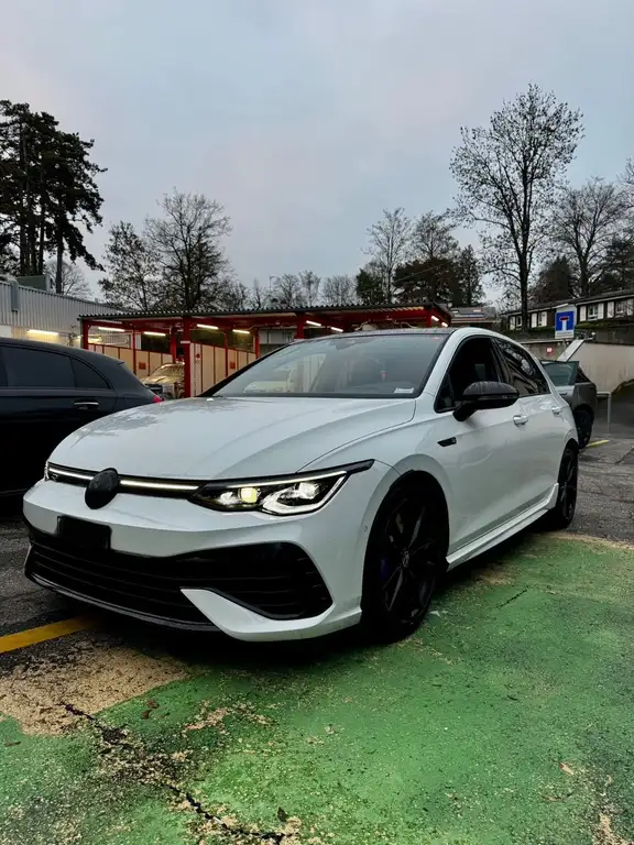 Volkswagen Golf R 2023 из Европы — купить под ключ
