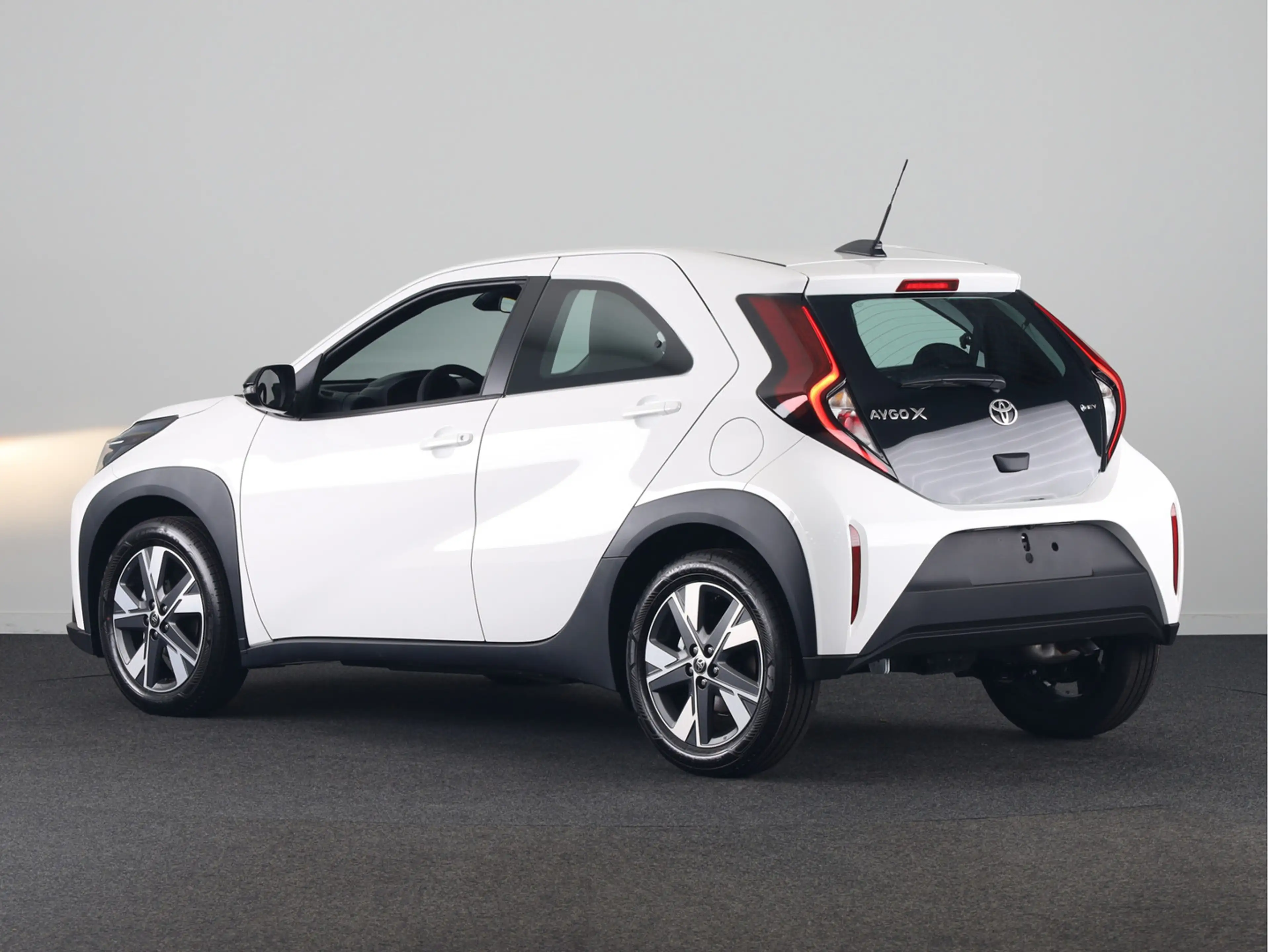 Toyota Aygo X Hybrid 115 play Actie — photo 12