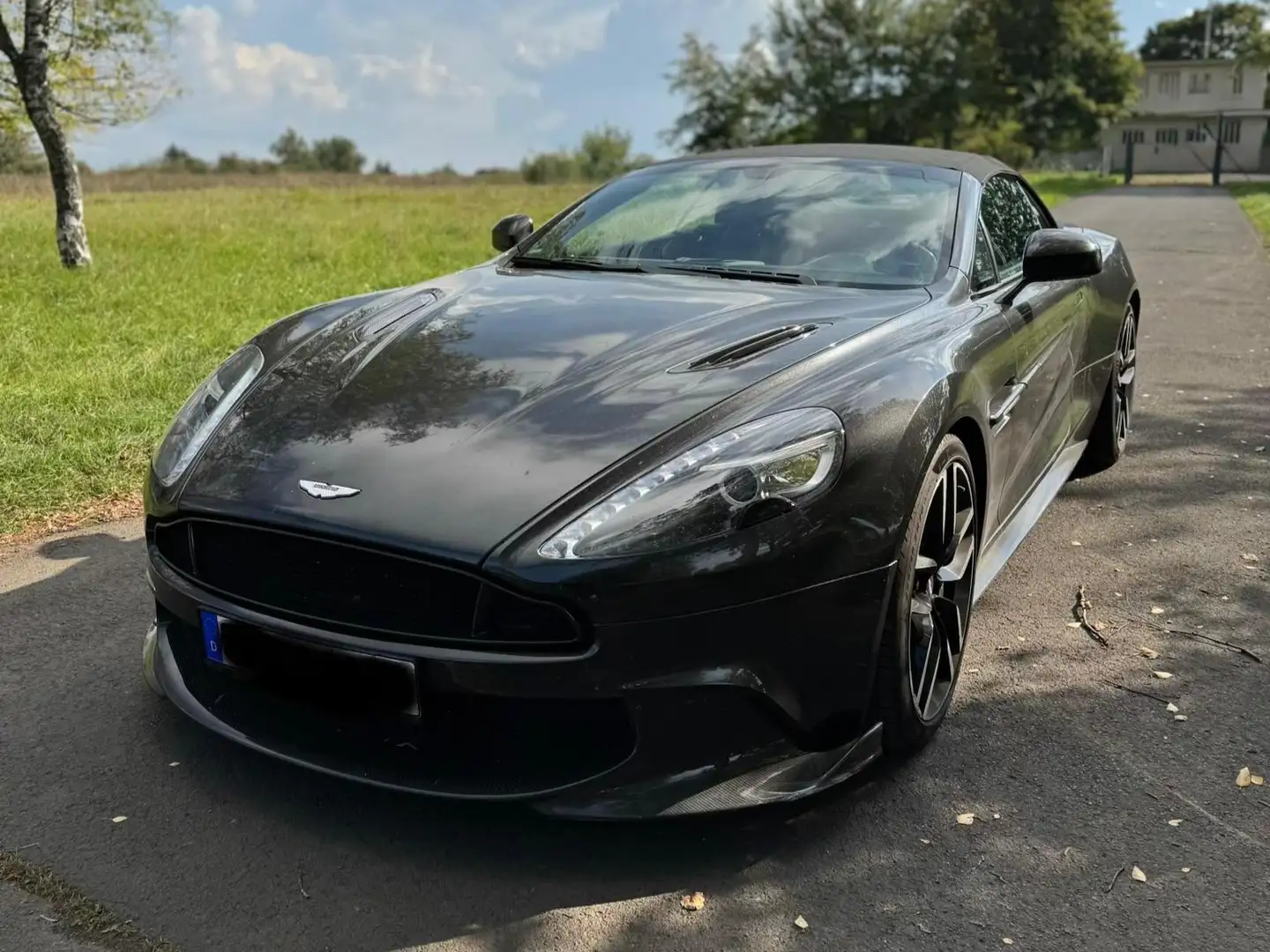 Aston Martin Vanquish Vanquish S Volante (Keramik Carbon) Серый - 2