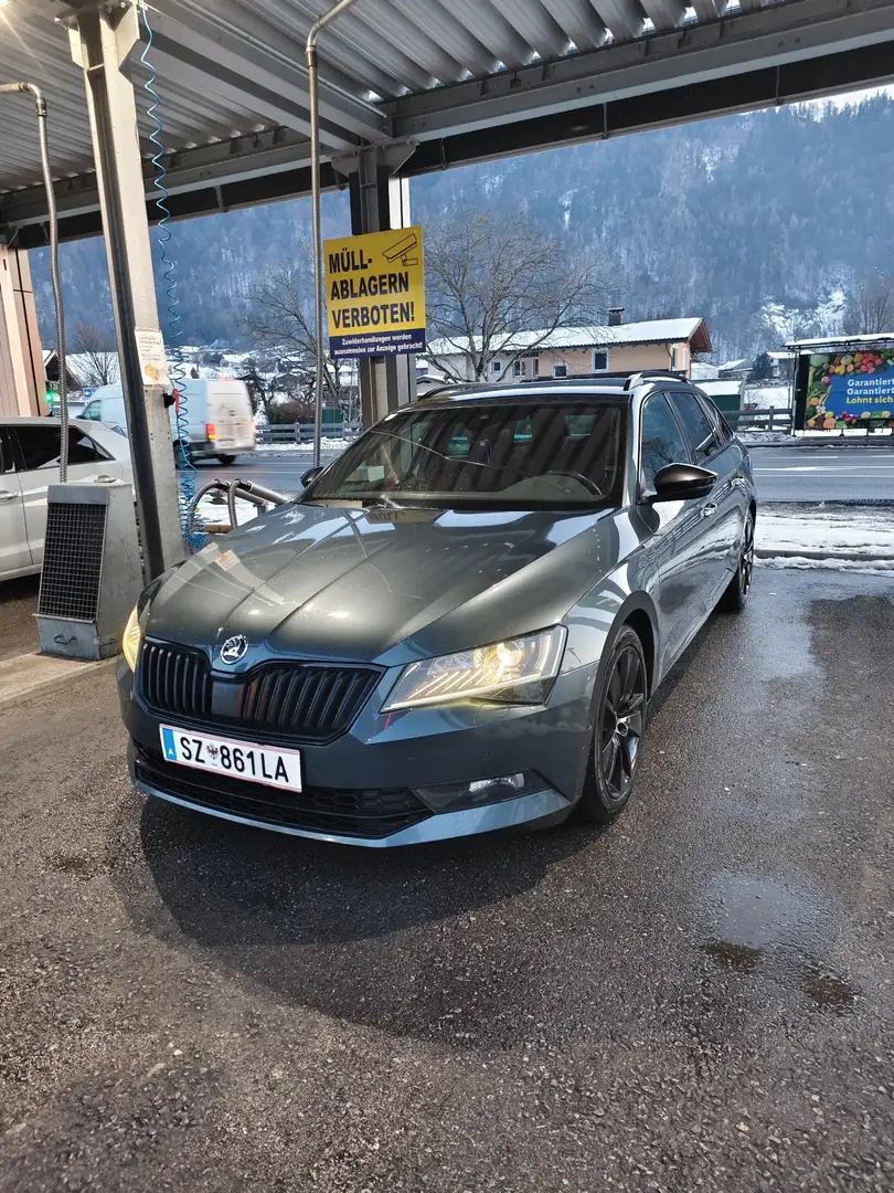 Skoda Superb Kombi 2,0 TDI Sportline DSG Grau - 1