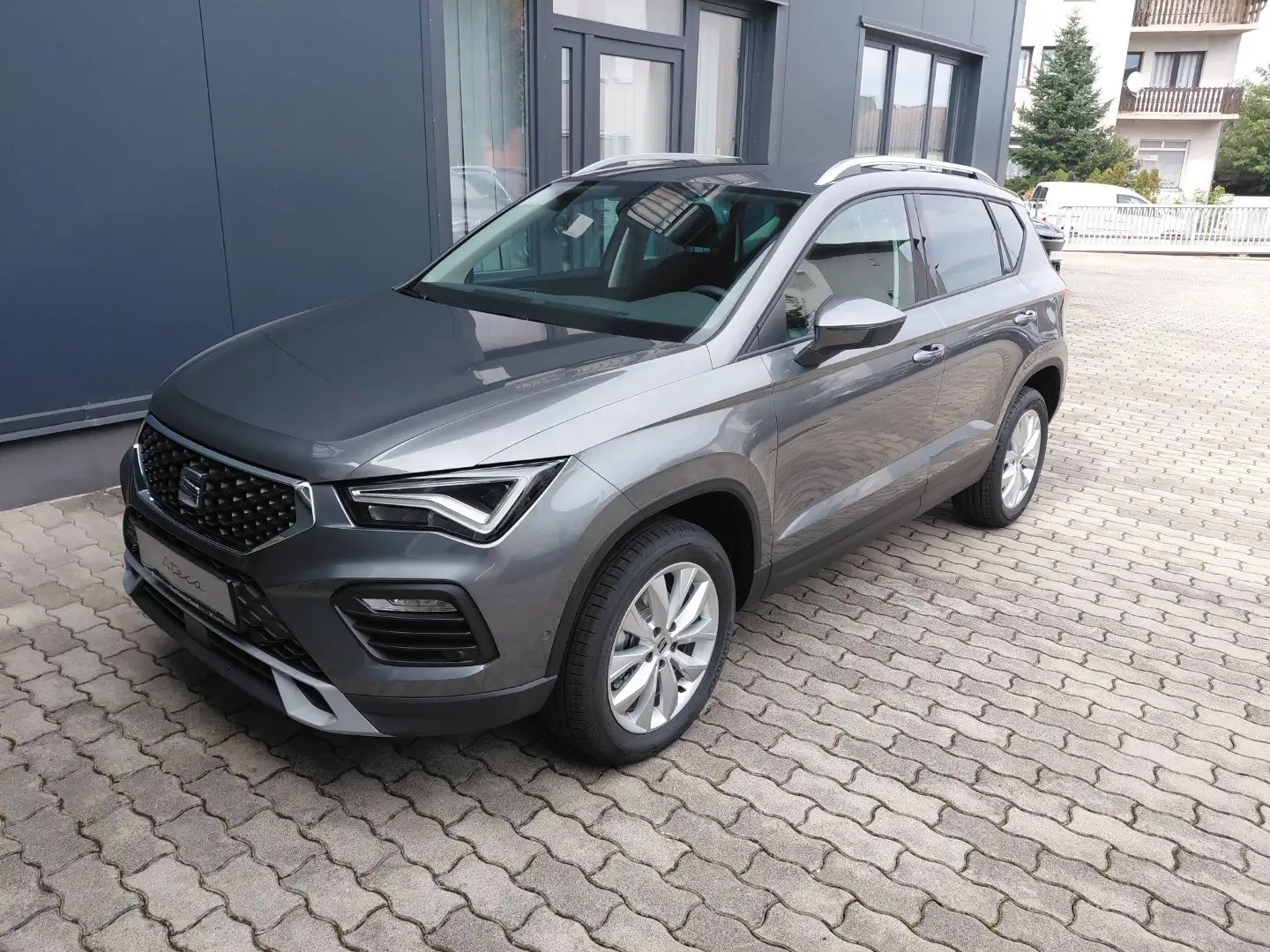 SEAT Ateca Style Edition 1.5 TSI ACT DSG Grau - 2