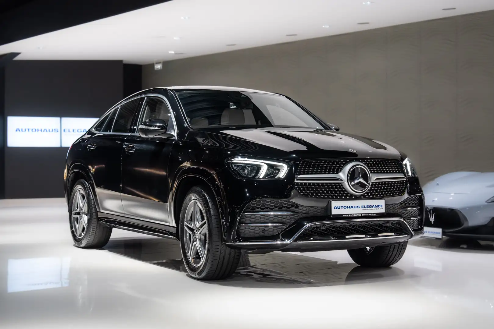 Mercedes-Benz GLE 300 d 4Matic Coupe*AMG-LINE*360*BURM*1.HAND* Negru - 2