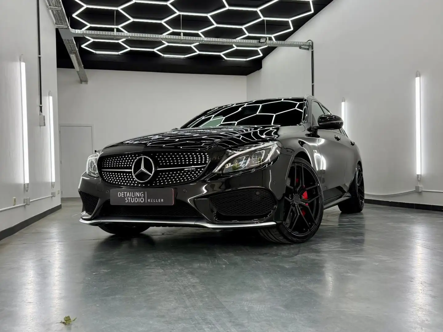 Mercedes-Benz C 43 AMG AMG C 43 4Matic T 9G-TRONIC Černá - 1