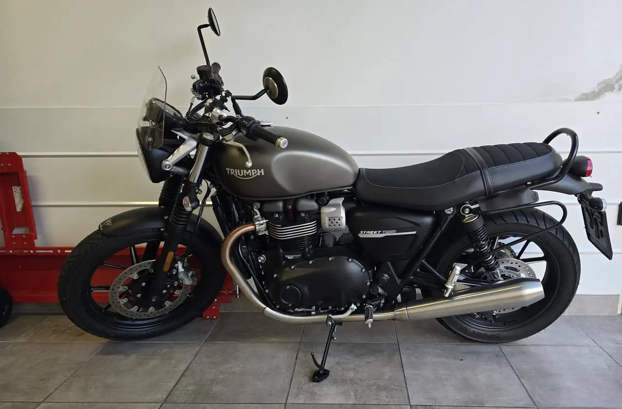 Triumph Street Twin