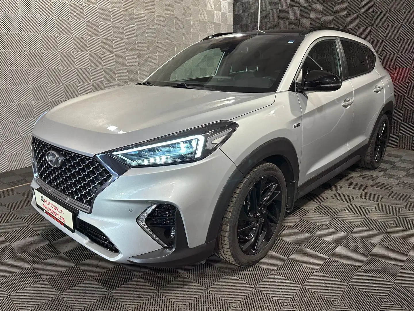 Hyundai TUCSON 1.6 4WD*N LINE*LED-PDC-SHZ-R.KAM-NAV-SPUR Silber - 2