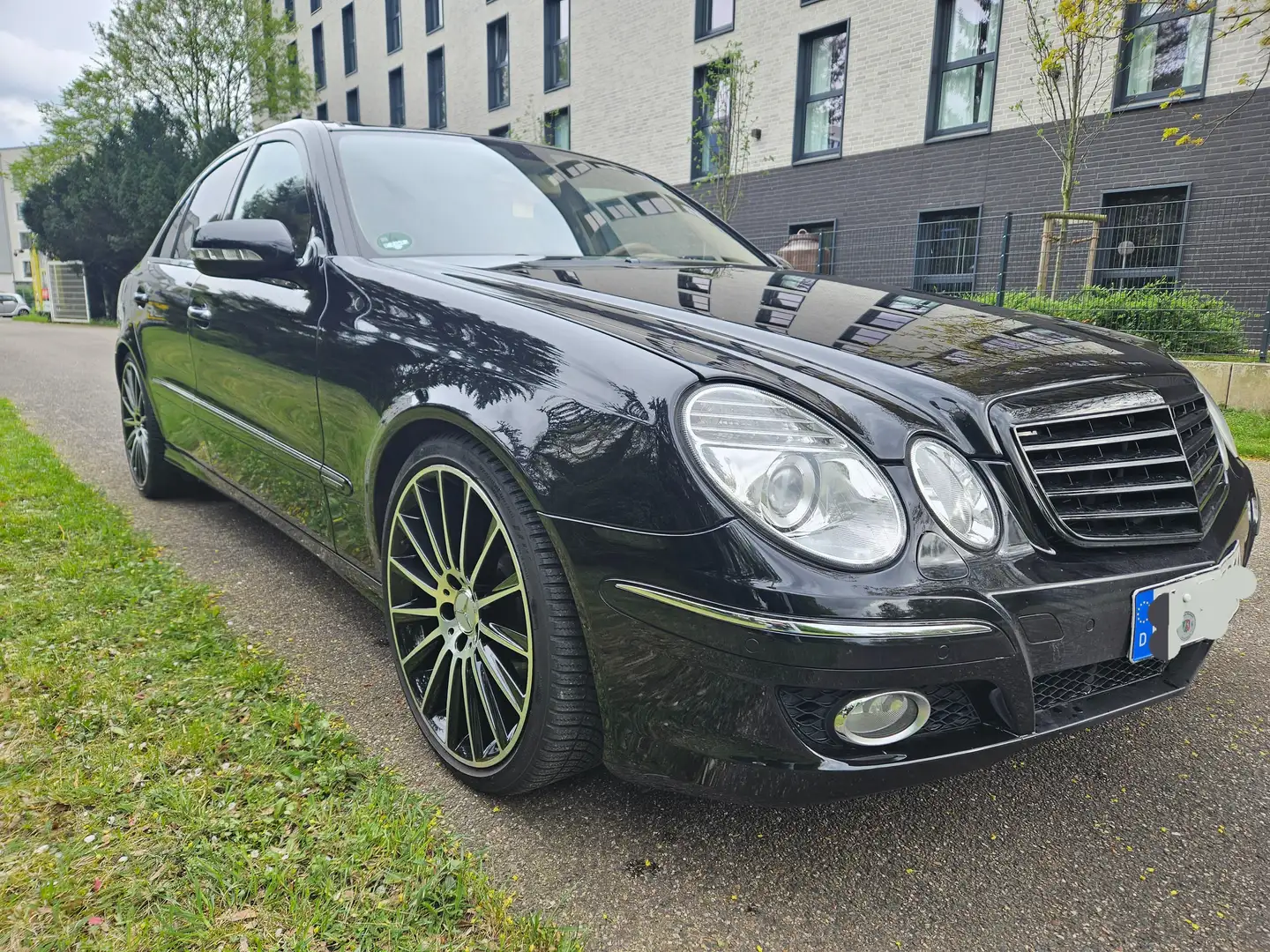 Mercedes-Benz E 350 Pano Tüv Neu Leder Harman Navi Aut SHZ Xenon Чорний - 2