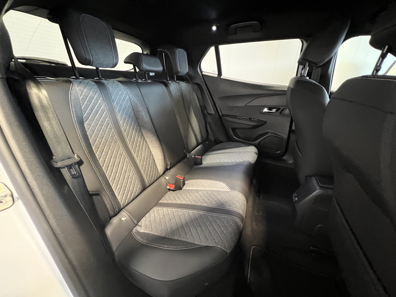 Peugeot e-2008 EV Allure Avantage 54 kWh | Android/Apple Carplay — photo 9