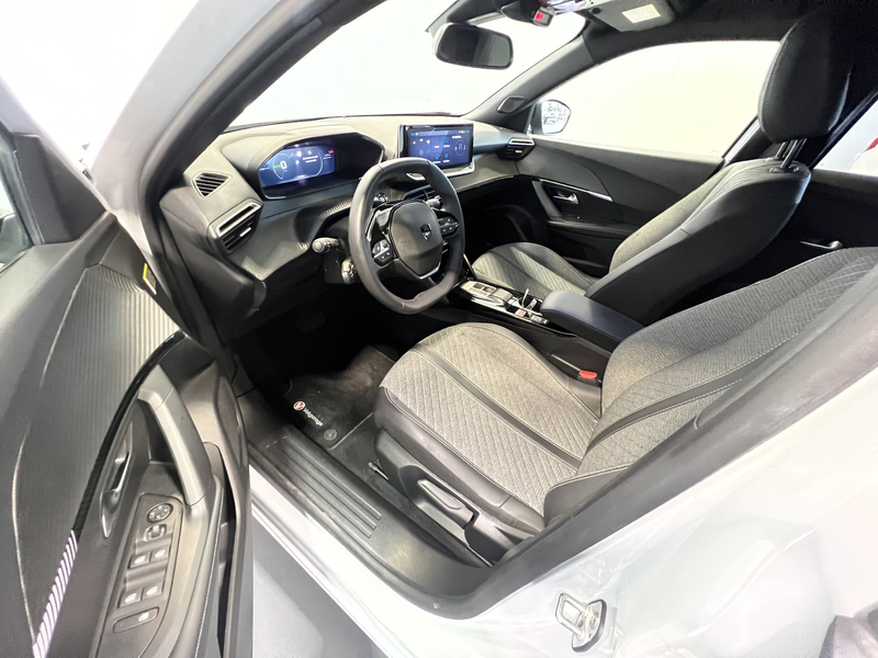 Peugeot e-2008 EV Allure Avantage 54 kWh | Android/Apple Carplay — photo 7