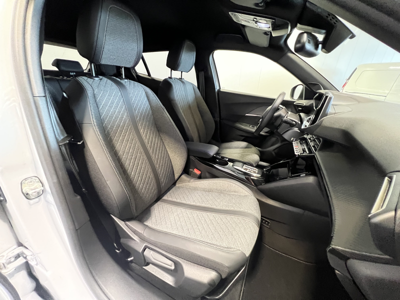 Peugeot e-2008 EV Allure Avantage 54 kWh | Android/Apple Carplay — photo 34