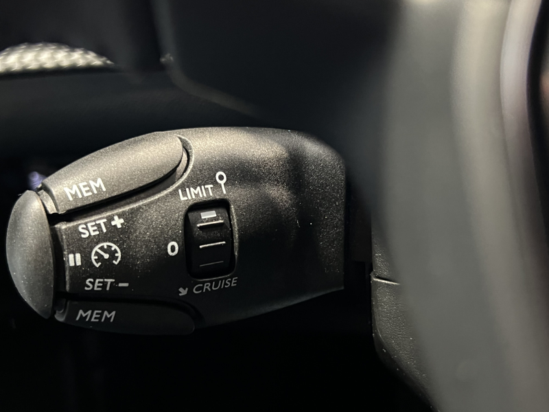 Peugeot e-2008 EV Allure Avantage 54 kWh | Android/Apple Carplay — photo 29
