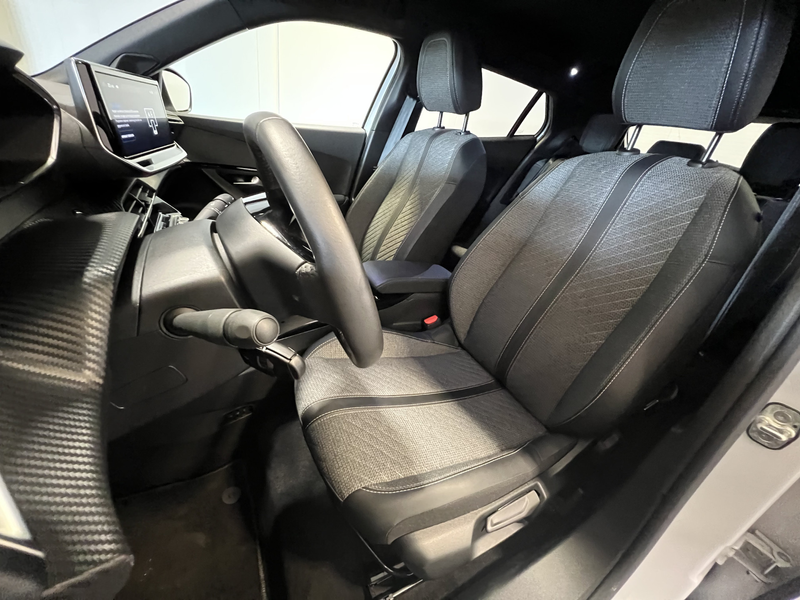 Peugeot e-2008 EV Allure Avantage 54 kWh | Android/Apple Carplay — photo 8