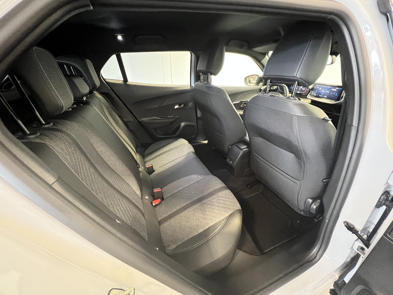 Peugeot e-2008 EV Allure Avantage 54 kWh | Android/Apple Carplay — photo 32