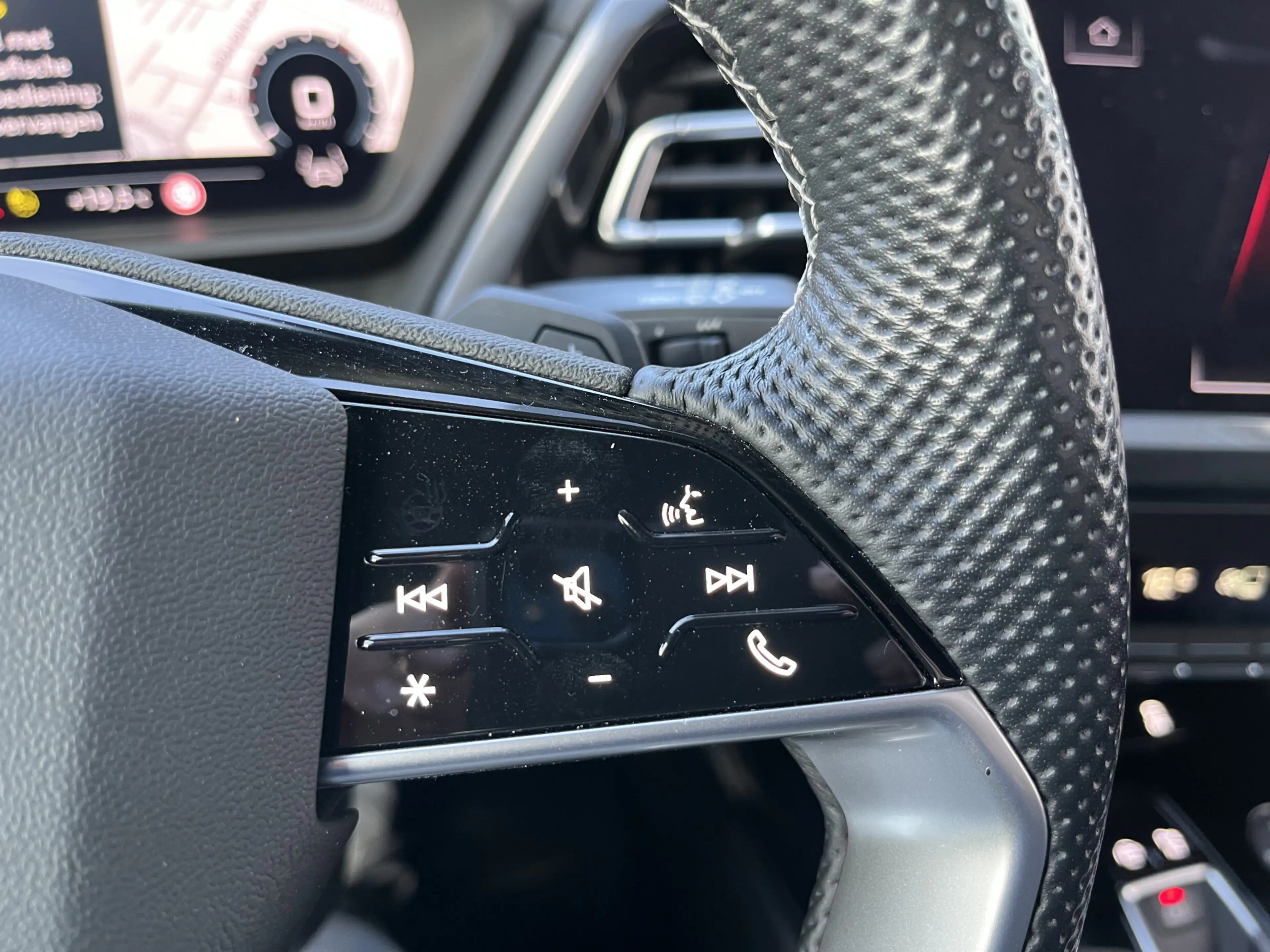 Audi Q4 e-tron 40 S edition 77 kWh / SOH 93%/ AUTOMAAT/ ACC/ SMAR — photo 15