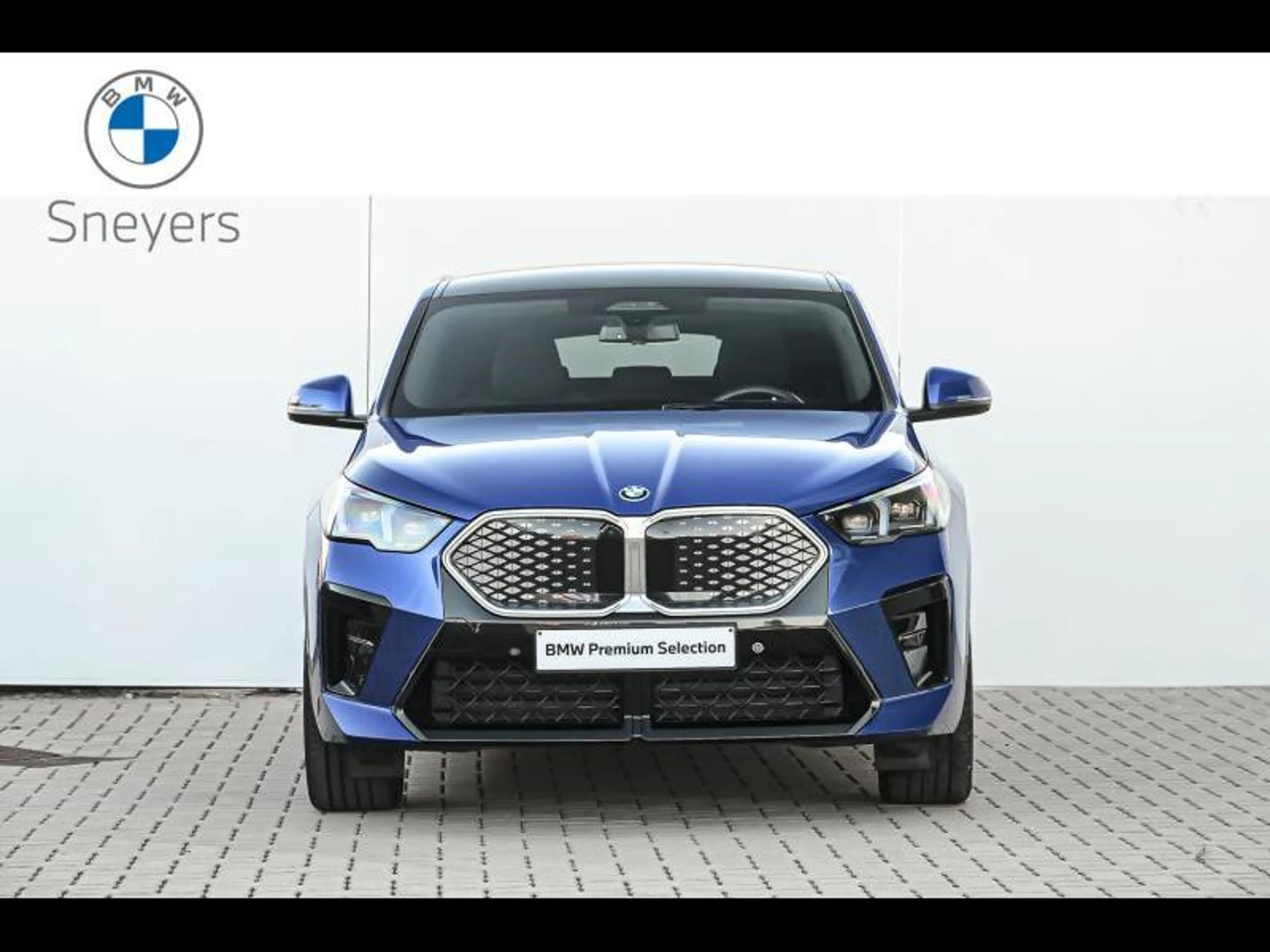 BMW iX2 30 — photo 2