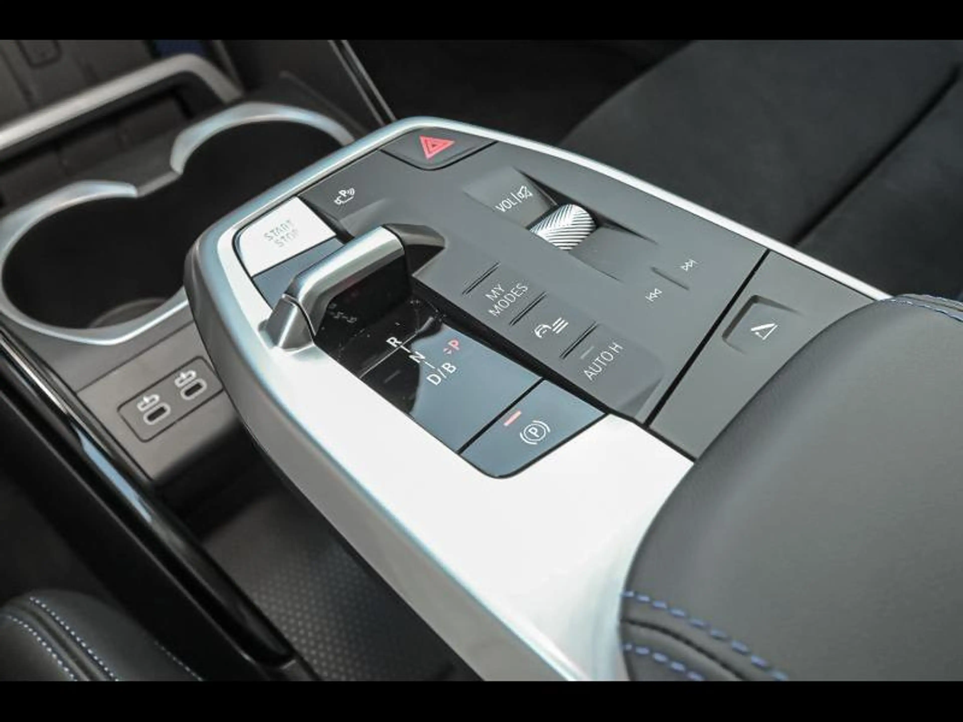BMW iX2 30 — photo 11