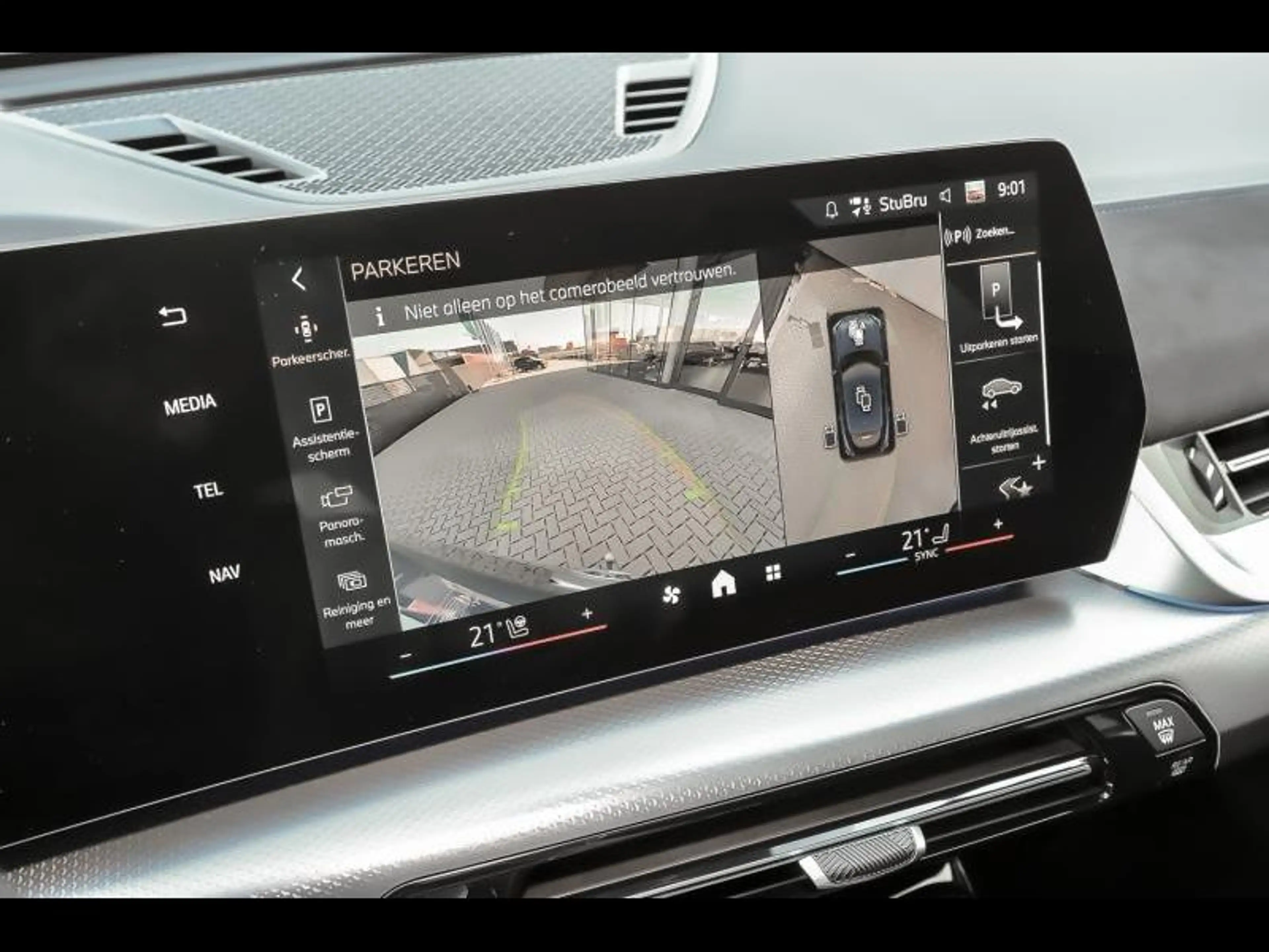 BMW iX2 30 — photo 15
