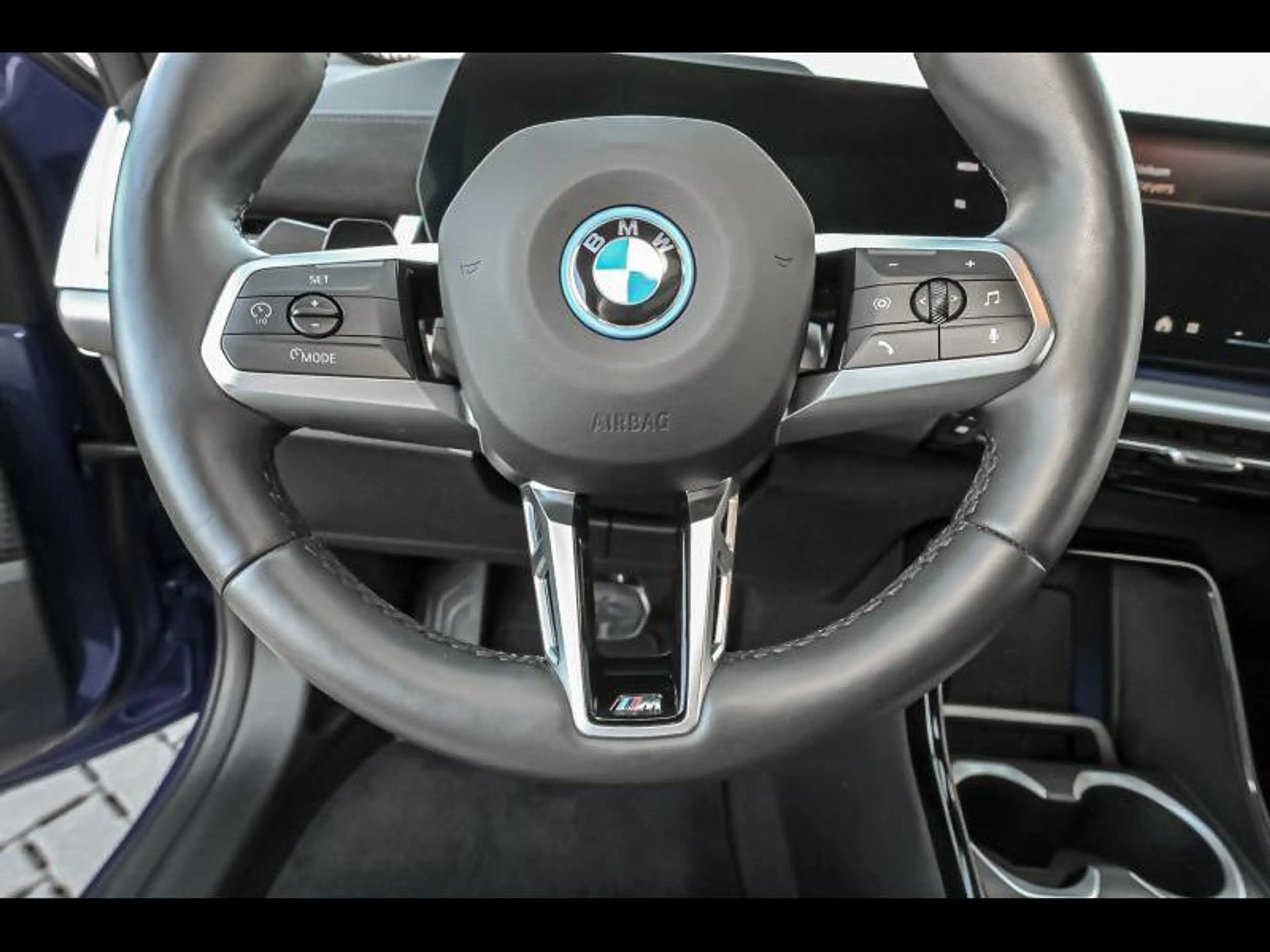 BMW iX2 30 — photo 9