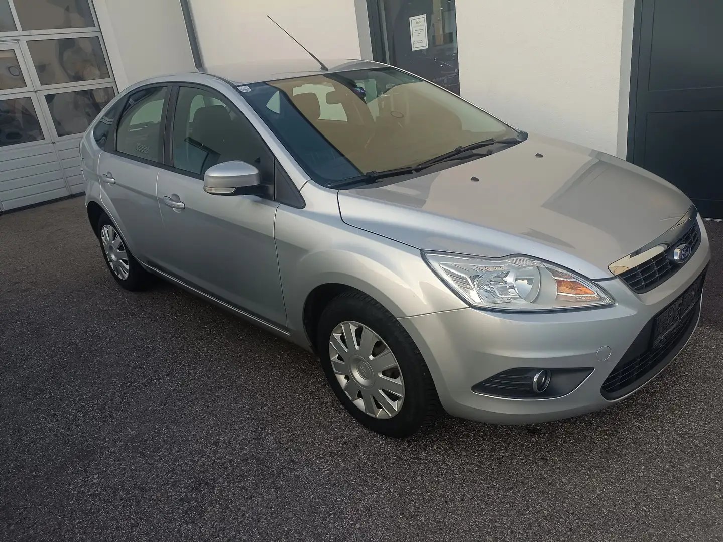 Ford Focus Ambiente 1,6 TDCi, Klima, "Pickerl" Silber - 1