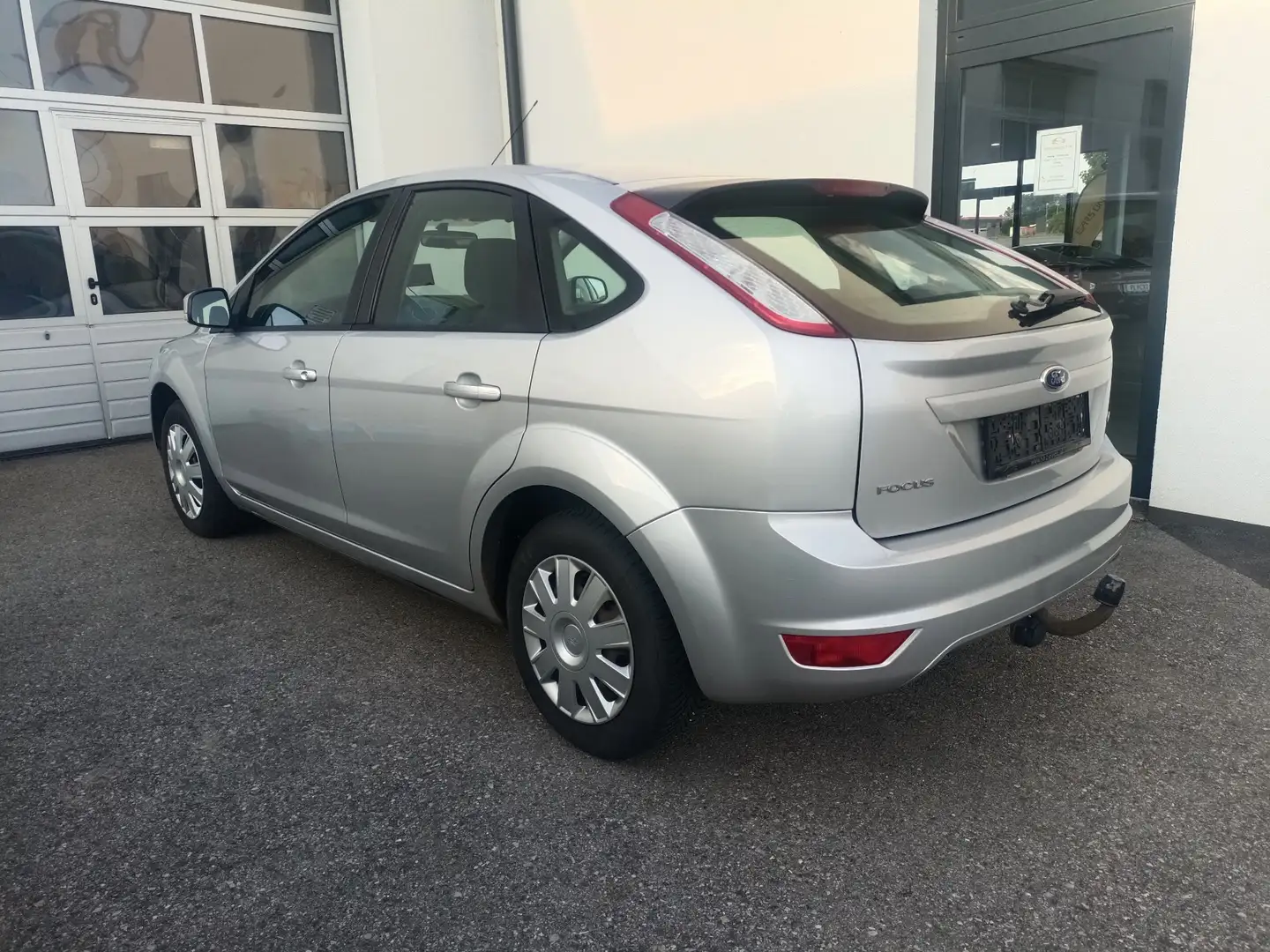 Ford Focus Ambiente 1,6 TDCi, Klima, "Pickerl" Silber - 2