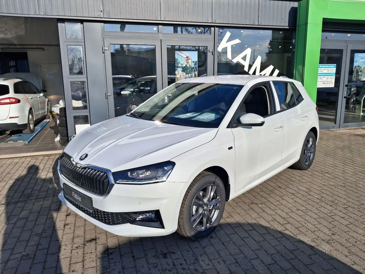 Skoda Fabia 1.0l TSI Tour 95 PS FSH SHZ RFK Berganfahr Weiß - 1