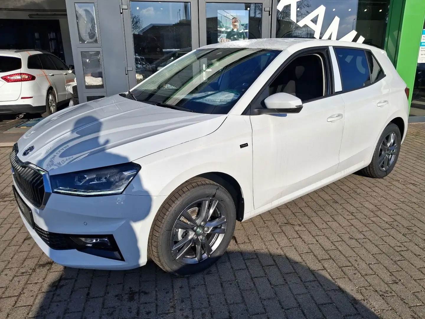 Skoda Fabia 1.0l TSI Tour 95 PS FSH SHZ RFK Berganfahr Weiß - 2