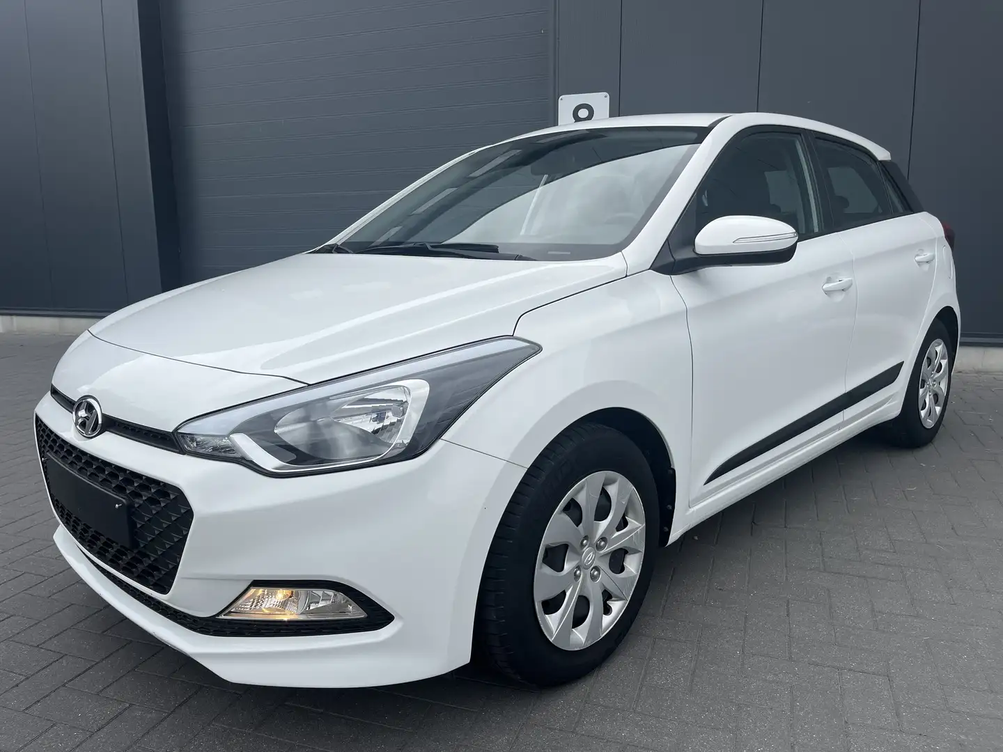 Hyundai i20 1.2i 22500kms PROCHE DU NEUF. Clim.. Gara. 12 mois - 1