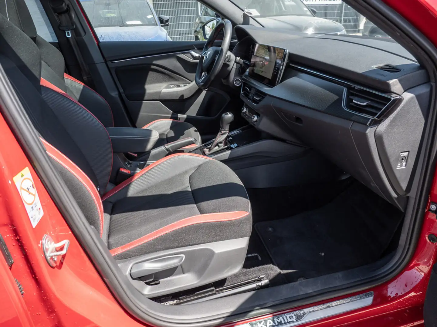 Skoda Kamiq 1.0 TSI Monte Carlo NAVI ACC LED PANO Rood - 2
